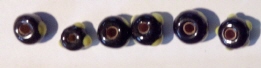 schwarze schmale Perle mit drei gelbe Nuppen