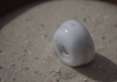 weiße konische Perle